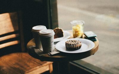 How to pair specialty coffee drinks with desserts or snacks?