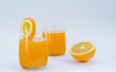 What are the differences between freshly squeezed and store-bought orange juice?