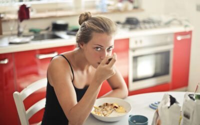 What are some alternatives to skimmed milk for those looking for a low-fat option?
