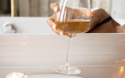 What are the characteristics of white wine?