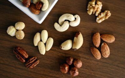 What are the nutritional values of macadamia nut milk?