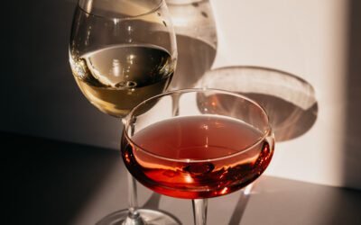 What are the best temperature and glass to serve Muscat wine?