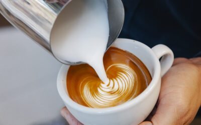 How does súrmjólk compare to other cultured dairy products?