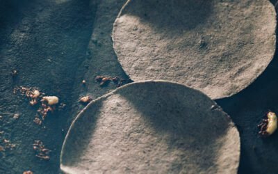 How does the taste and texture of dadiah vary depending on its preparation and origin?