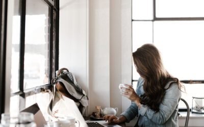 What are the potential side effects or risks of drinking airag?