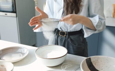 How is twaróg used in cooking and baking?