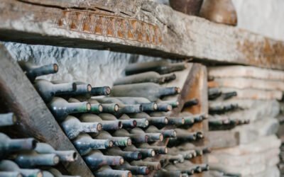 How long can Moscato d’Asti wine be aged for, and how should it be stored?