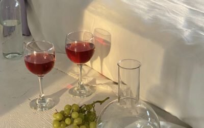 What are the grape varieties used to make Muscat de Beaumes-de-Venise wine?